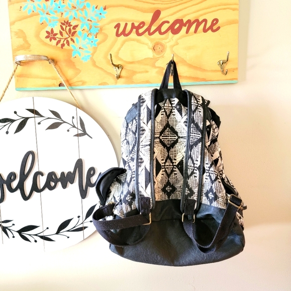 Oversized Mossimo Tribal Print Backpack - Picture 4 of 6